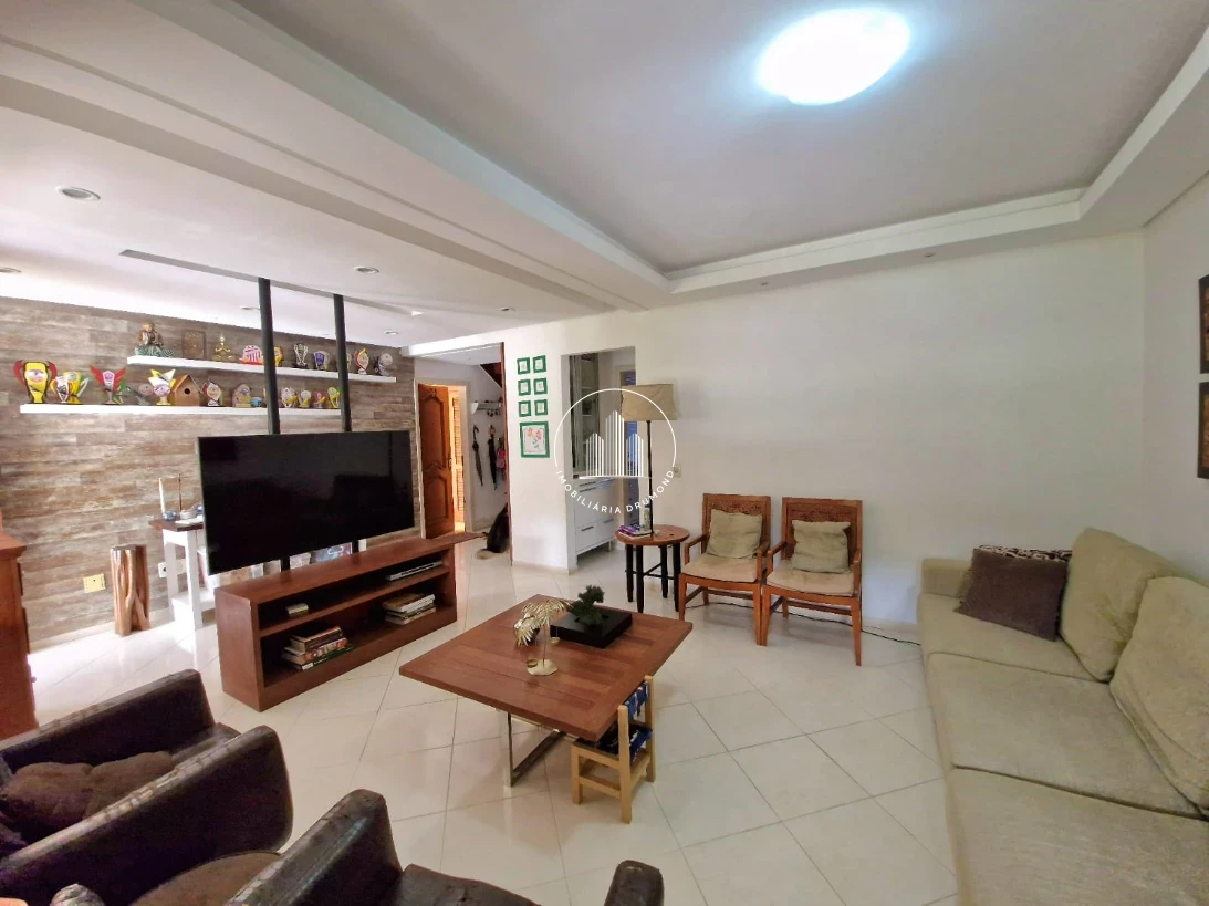 Casa em Fazenda Santo Antônio, São José. 3 quartos, 241m². Imagem 16 de 49