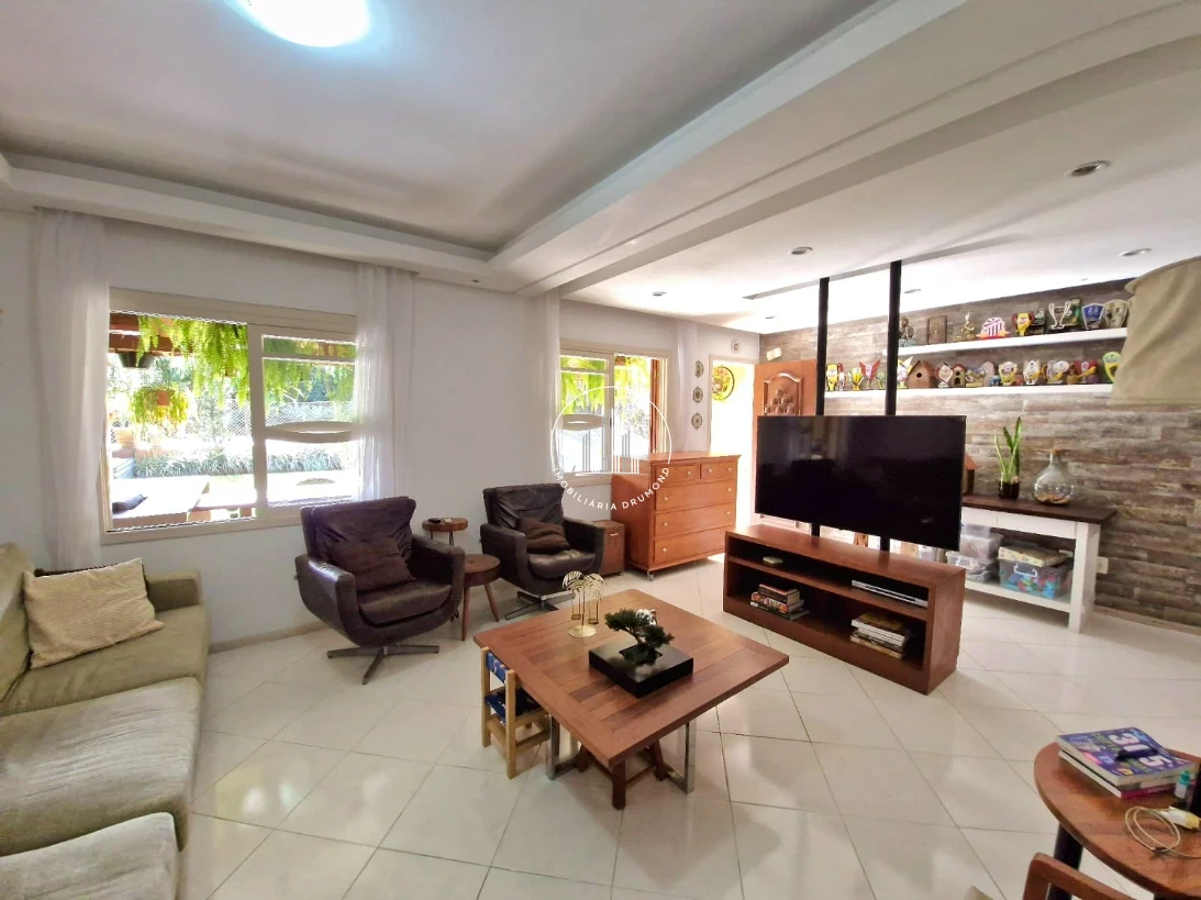 Casa em Fazenda Santo Antônio, São José. 3 quartos, 241m². Imagem 20 de 49