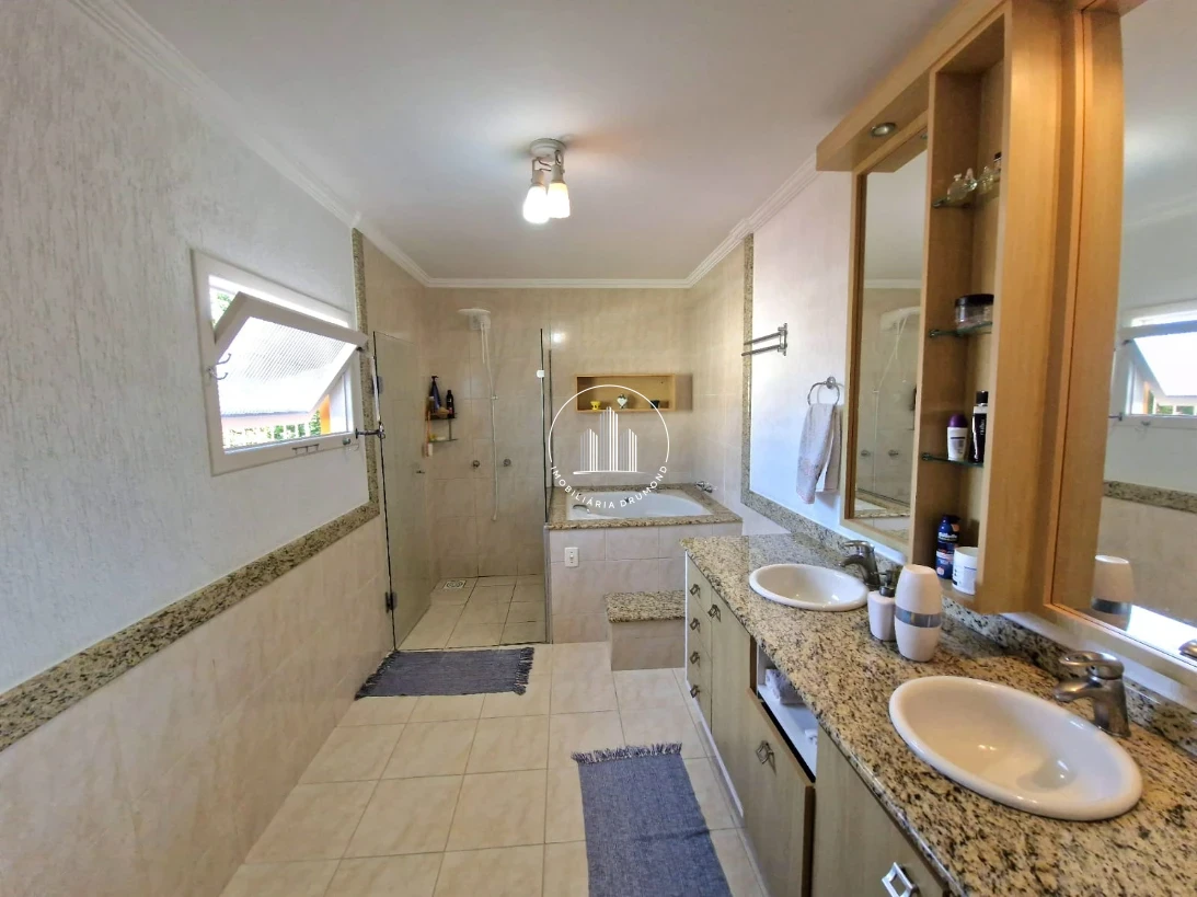 Casa em Fazenda Santo Antônio, São José. 3 quartos, 241m². Imagem 44 de 49