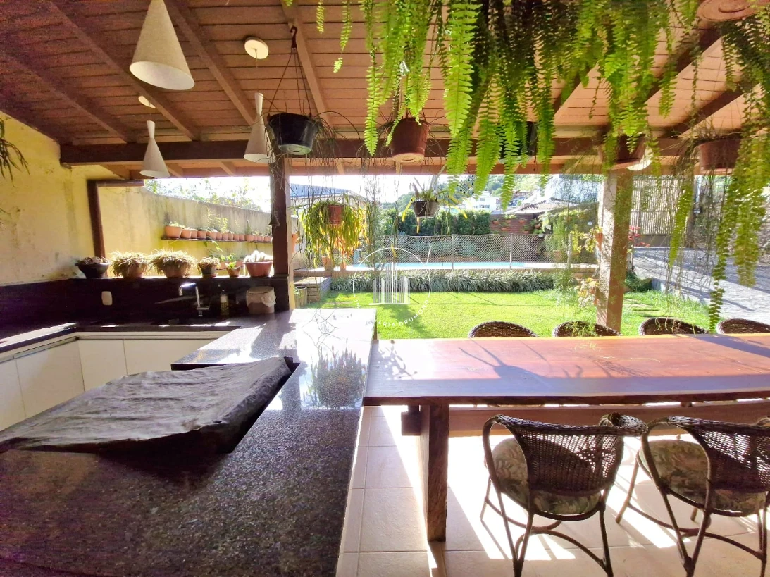 Casa em Fazenda Santo Antônio, São José. 3 quartos, 241m². Imagem 13 de 49