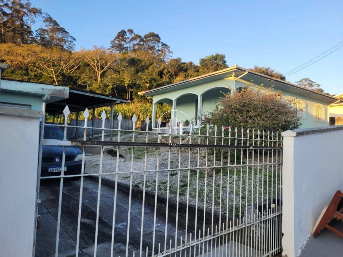 Casa em Fazenda Santo Antônio, São José. 3 quartos, 350m². Imagem 1 de 29