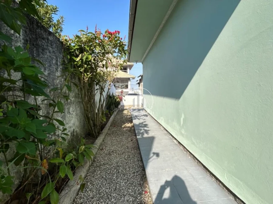 Casa em Fazenda Santo Antônio, São José. 3 quartos, 350m². Imagem 13 de 29