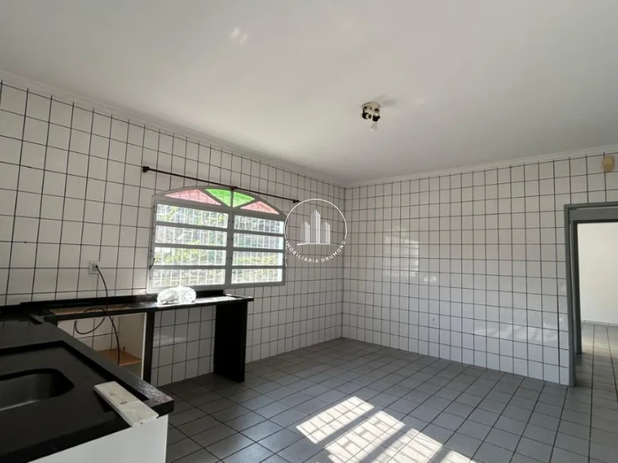 Casa em Fazenda Santo Antônio, São José. 3 quartos, 350m². Imagem 9 de 29
