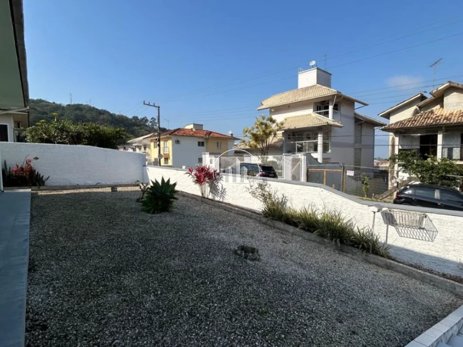 Casa em Fazenda Santo Antônio, São José. 3 quartos, 350m². Imagem 17 de 29