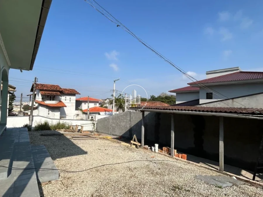 Casa em Fazenda Santo Antônio, São José. 3 quartos, 350m². Imagem 19 de 29