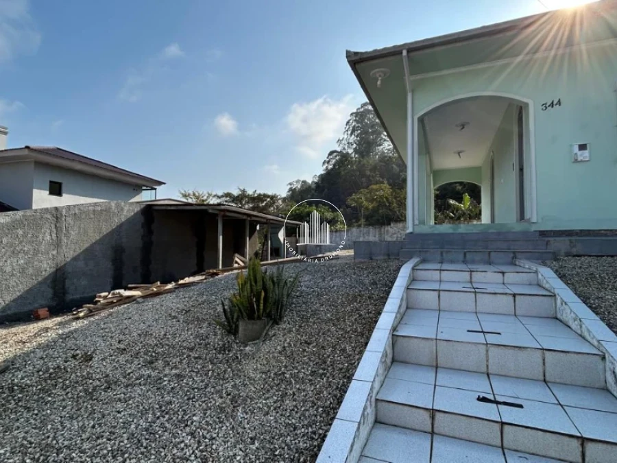 Casa em Fazenda Santo Antônio, São José. 3 quartos, 350m². Imagem 2 de 29