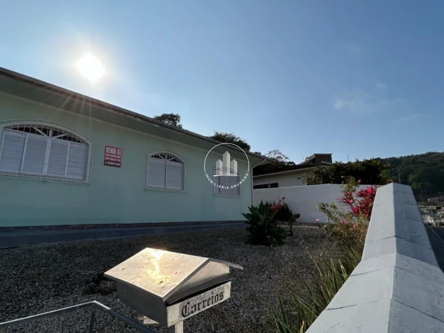 Casa em Fazenda Santo Antônio, São José. 3 quartos, 350m². Imagem 8 de 29
