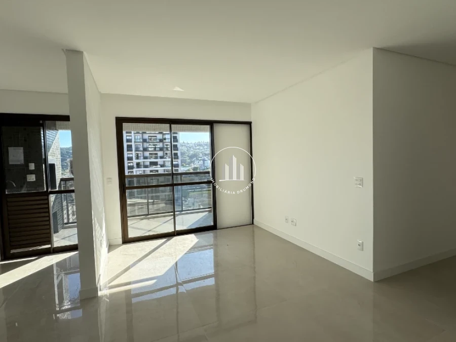 Apartamento em Kobrasol, São José. 2 quartos, 83m². Imagem 2 de 25