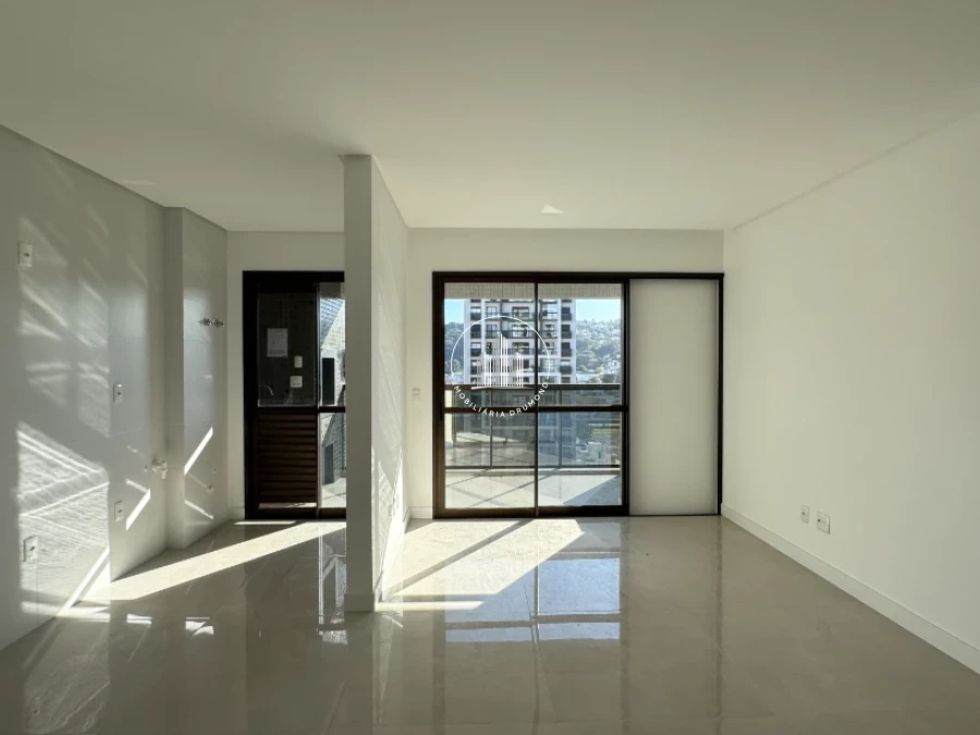 Apartamento em Kobrasol, São José. 2 quartos, 83m². Imagem 3 de 25