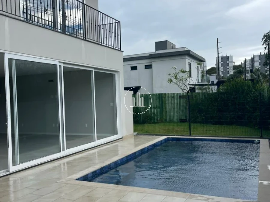 Casa em Pedra Branca, Palhoça. 4 quartos, 275m². Imagem 2 de 13