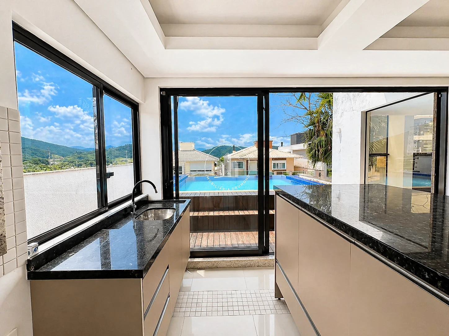 Casa em Pedra Branca, Palhoça. 3 quartos, 310m². Imagem 2 de 13