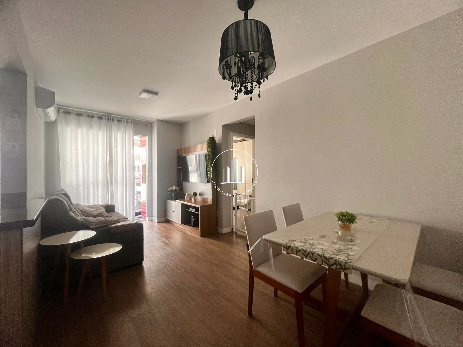Apartamento em Centro, São José. 2 quartos, 66m². Imagem 2 de 26
