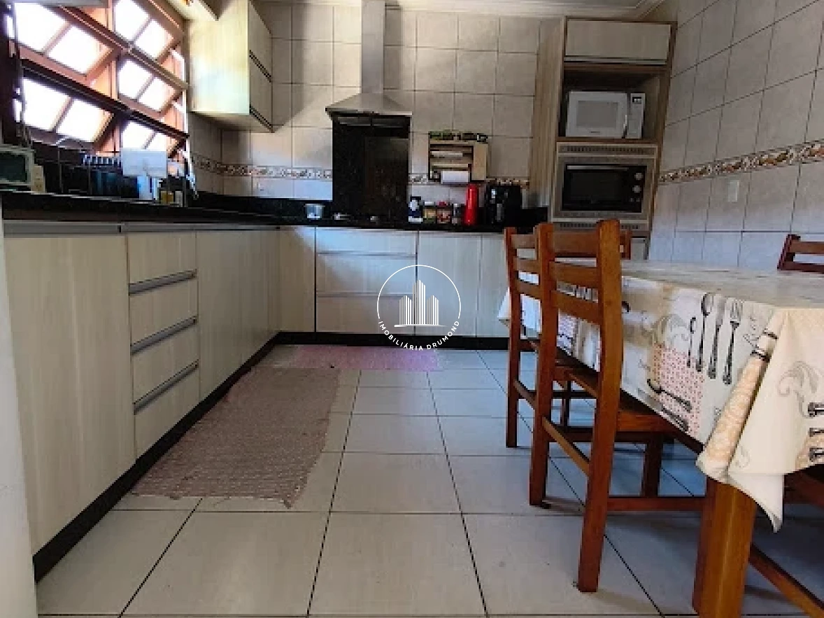 Casa em Forquilhinha, São José. 4 quartos, 205m². Imagem 14 de 37