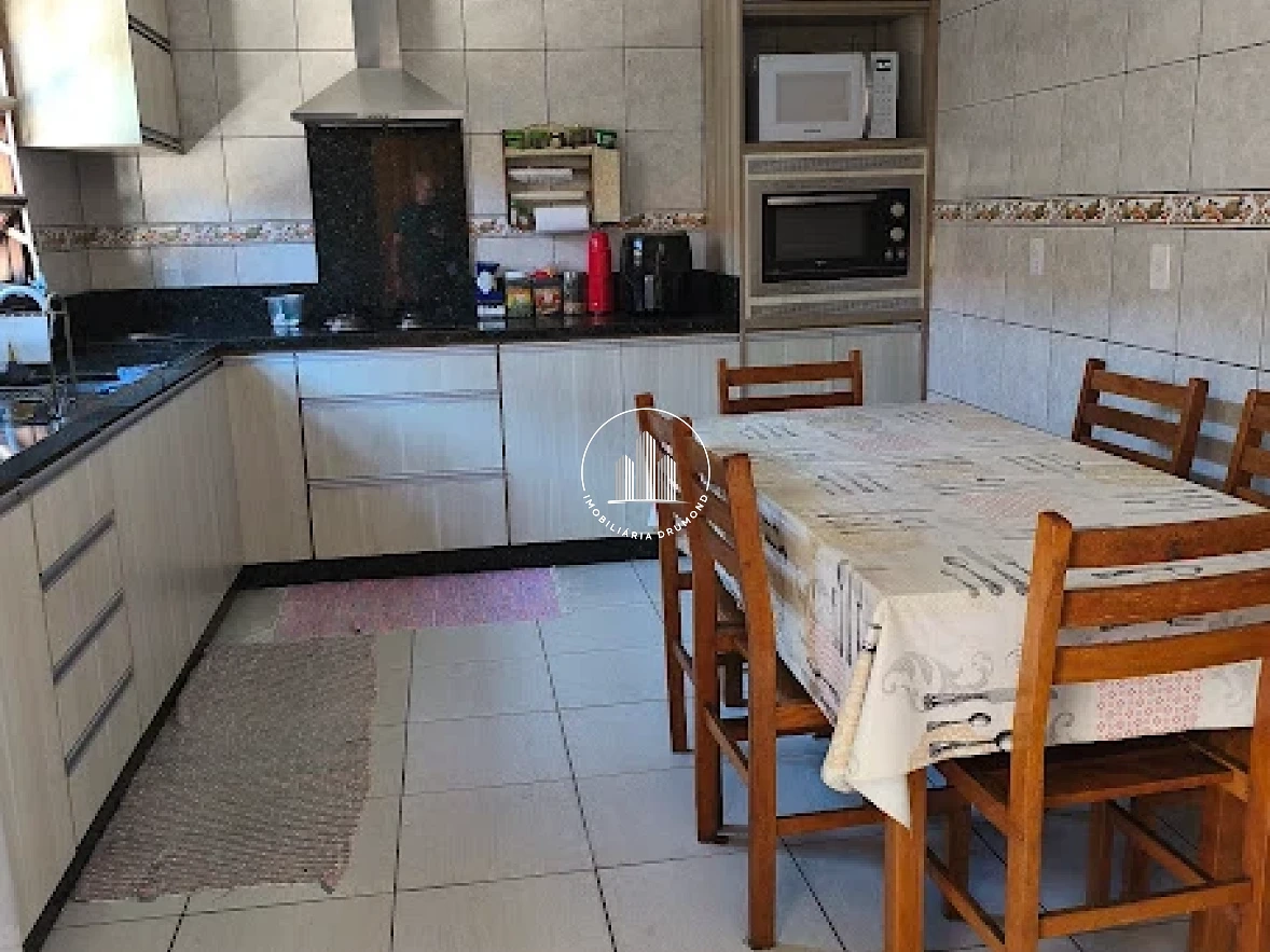 Casa em Forquilhinha, São José. 4 quartos, 205m². Imagem 15 de 37