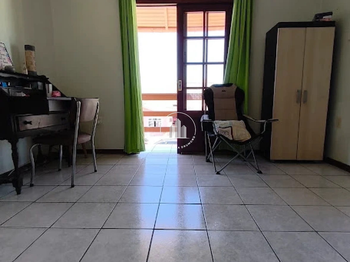 Casa em Forquilhinha, São José. 4 quartos, 205m². Imagem 26 de 37