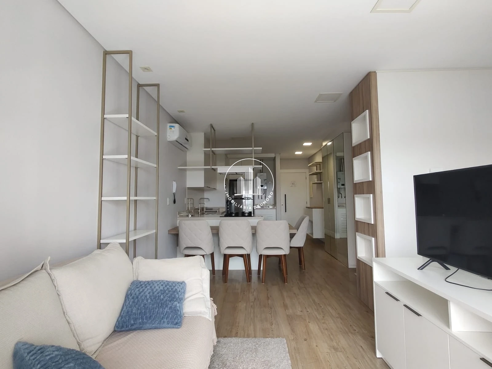 Studio em Bom Abrigo, Florianópolis. 1 quartos, 49m². Imagem 1 de 29