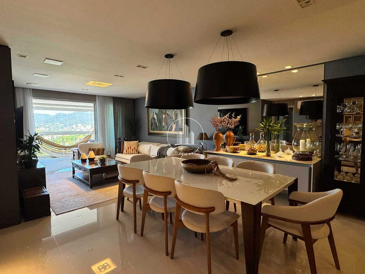 Apartamento em Agronômica, Florianópolis. 3 quartos, 170m². Imagem 3 de 25