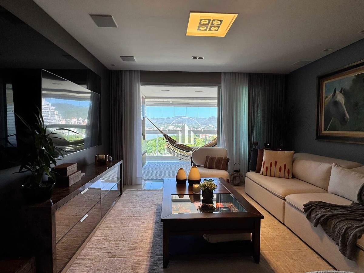 Apartamento em Agronômica, Florianópolis. 3 quartos, 170m². Imagem 5 de 25