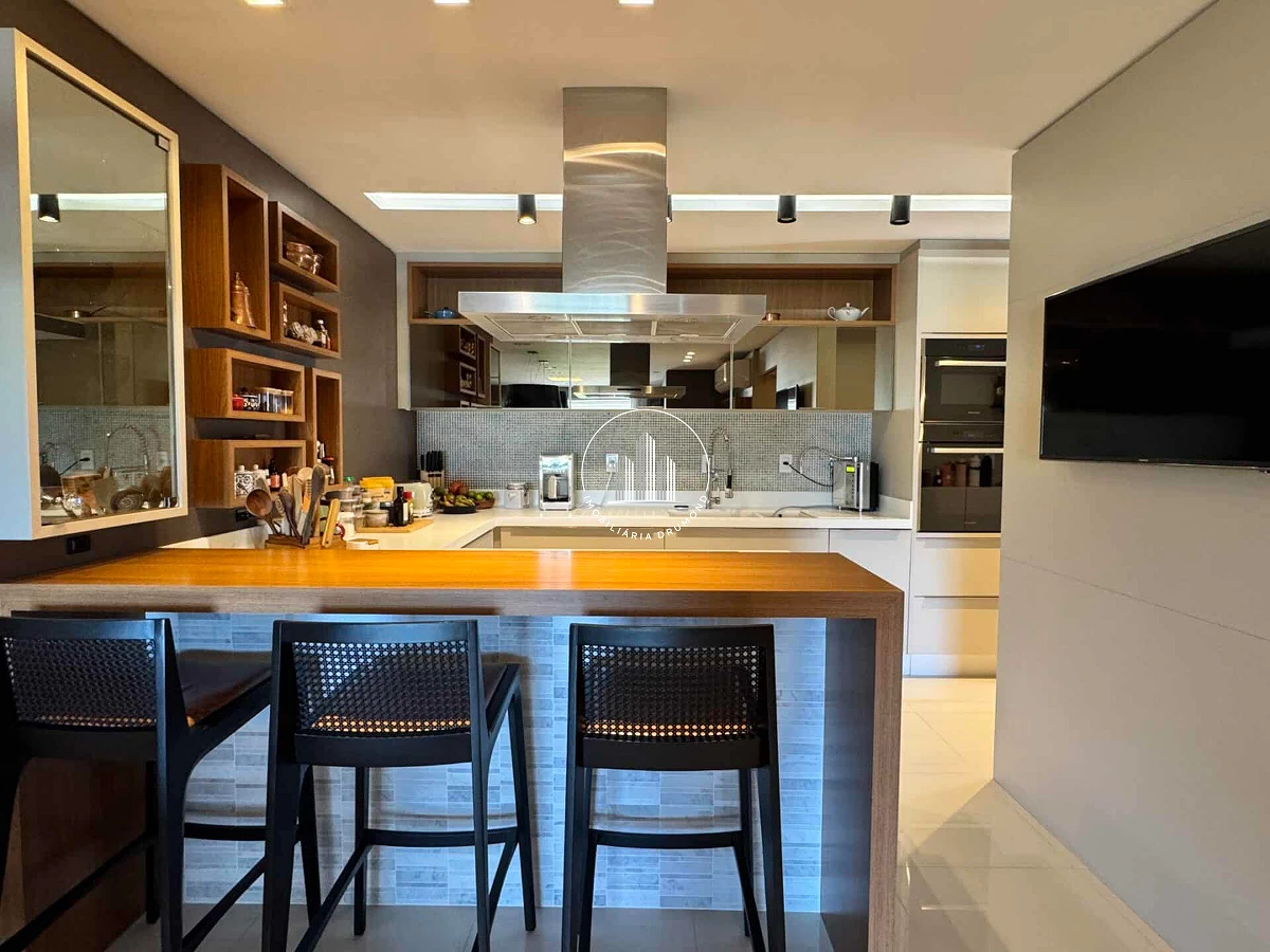 Apartamento em Agronômica, Florianópolis. 3 quartos, 170m². Imagem 7 de 25