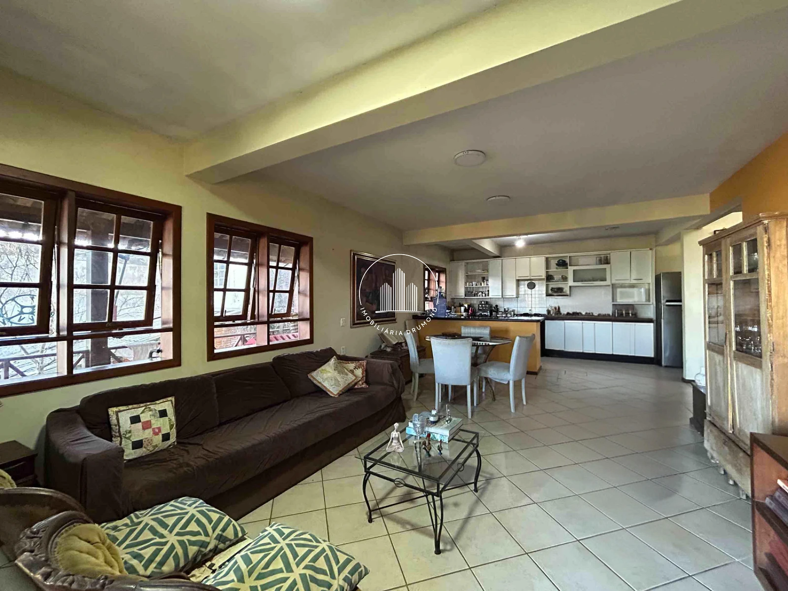 Casa em Centro, São José. 3 quartos, 190m². Imagem 2 de 25