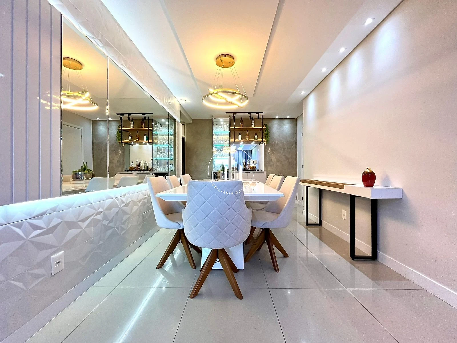 Apartamento em Barreiros, São José. 3 quartos, 92m². Imagem 3 de 33