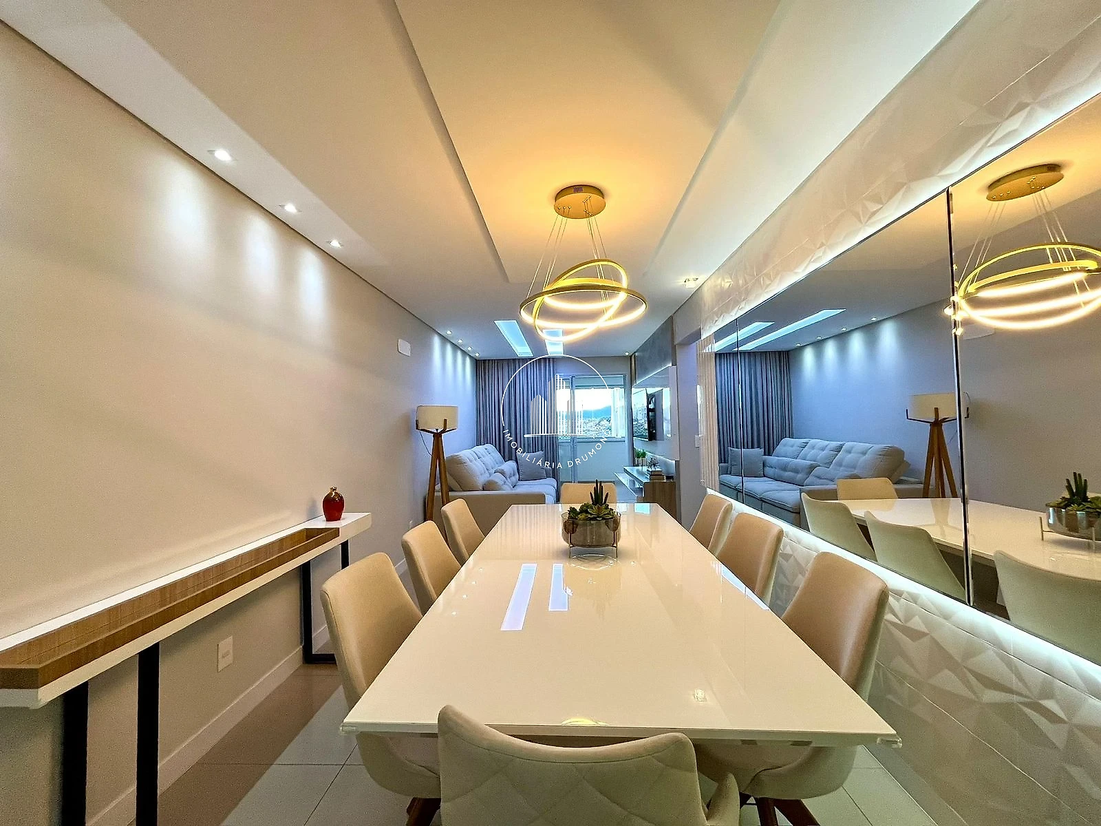 Apartamento em Barreiros, São José. 3 quartos, 92m². Imagem 2 de 33