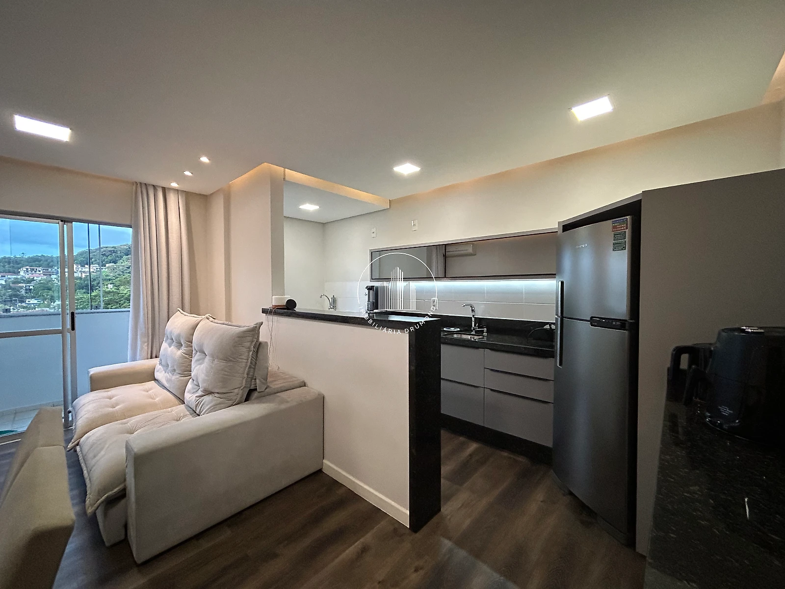 Apartamento em Ponta de Baixo, São José. 2 quartos, 61m². Imagem 3 de 36