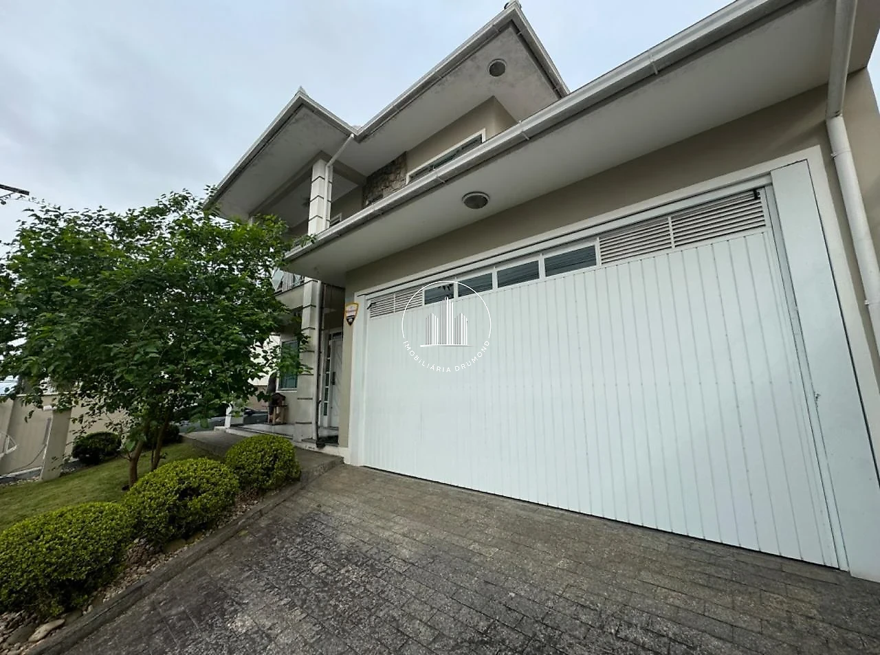 Casa em Jardim Cidade de Florianópolis, São José. 3 quartos, 255m². Imagem 1 de 39