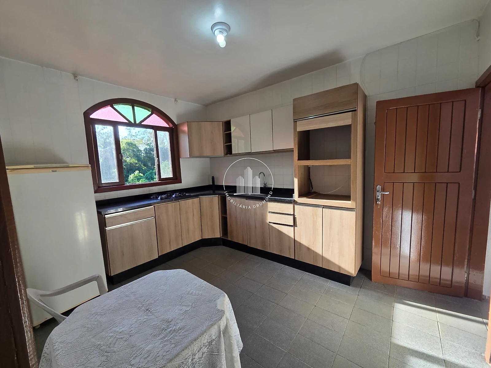Casa em Fazenda Santo Antônio, São José. 4 quartos, 200m². Imagem 2 de 30