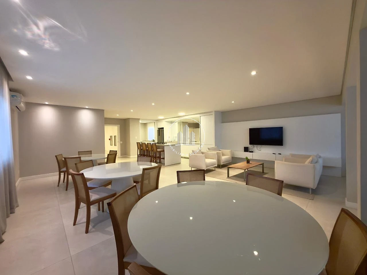 Apartamento em Centro, Florianópolis. 2 quartos, 110m². Imagem 28 de 29