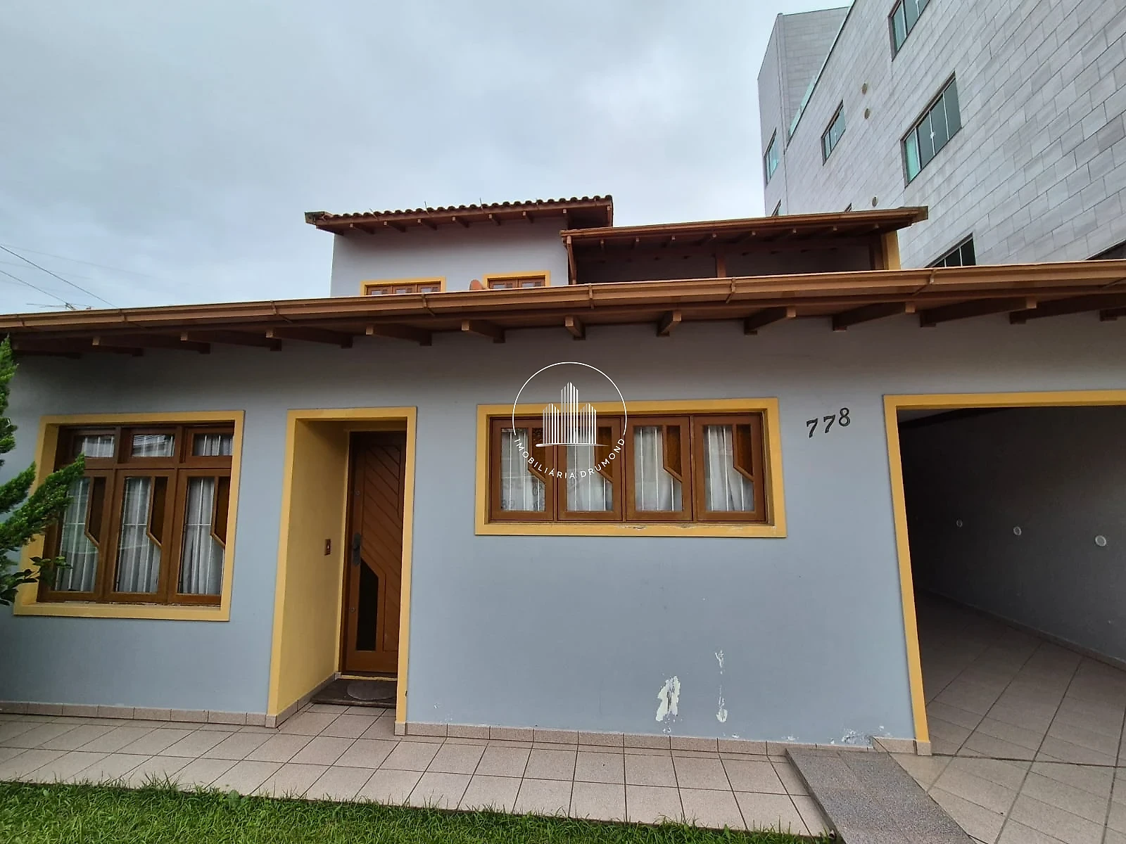 Casa em Barreiros, São José. 3 quartos, 275m². Imagem 1 de 43