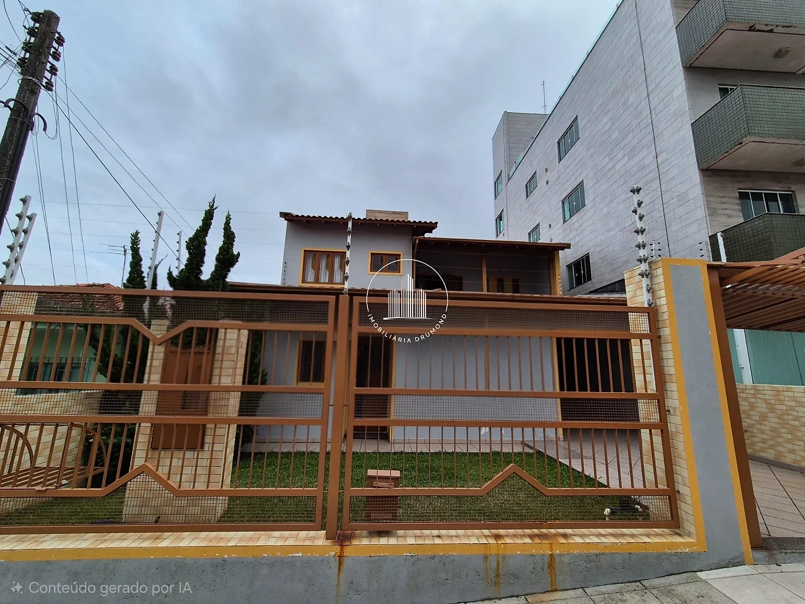 Casa em Barreiros, São José. 3 quartos, 275m². Imagem 3 de 43