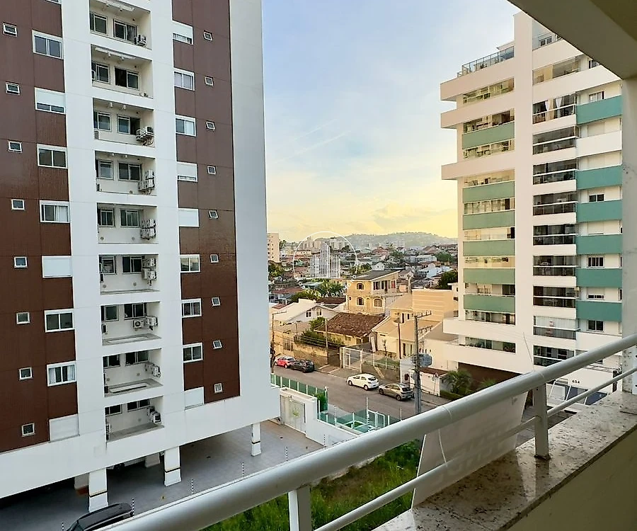 Apartamento em Barreiros, São José. 2 quartos, 67m². Imagem 2 de 21