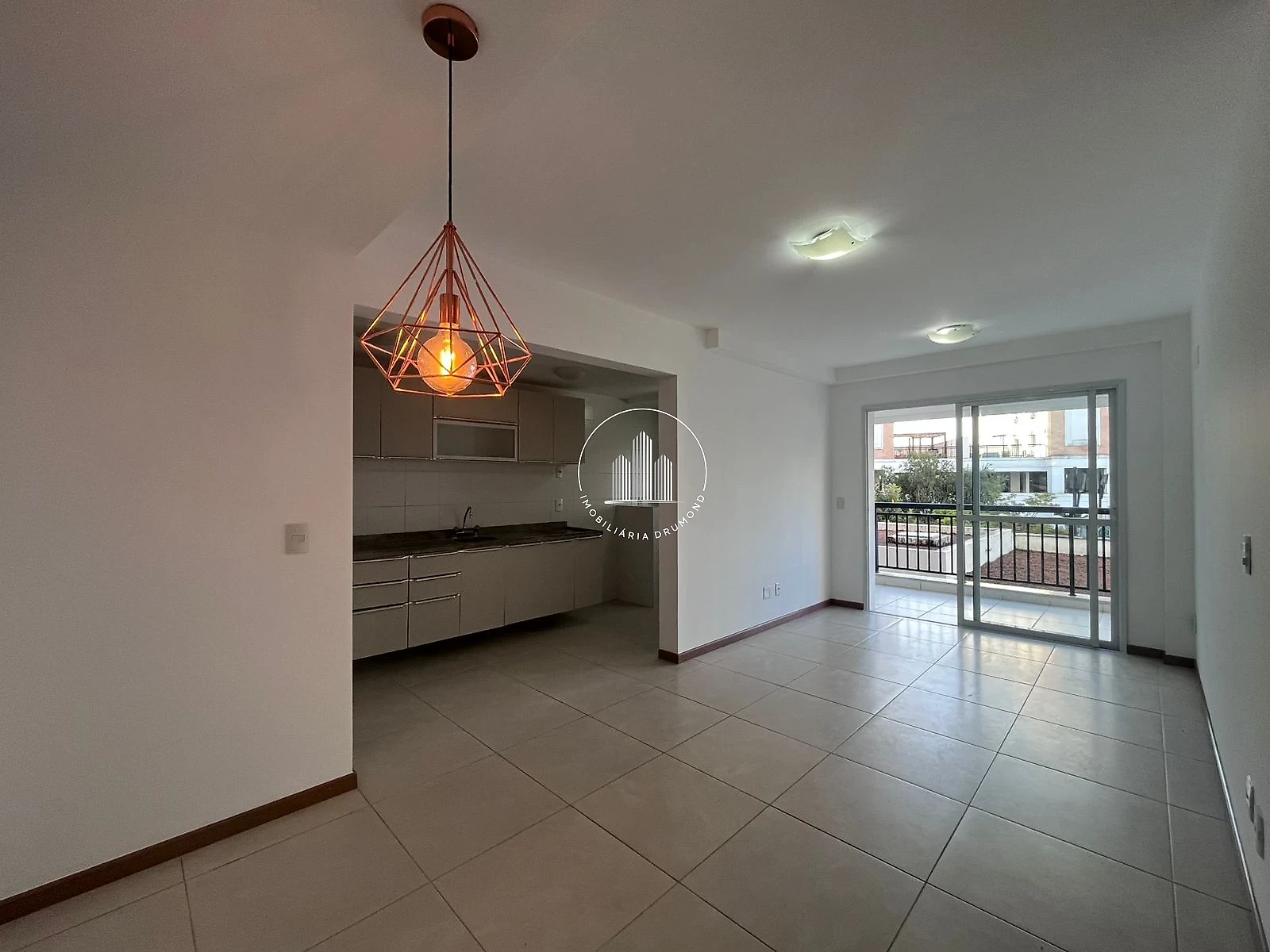 Apartamento em Abraão, Florianópolis. 2 quartos, 78m². Imagem 1 de 40