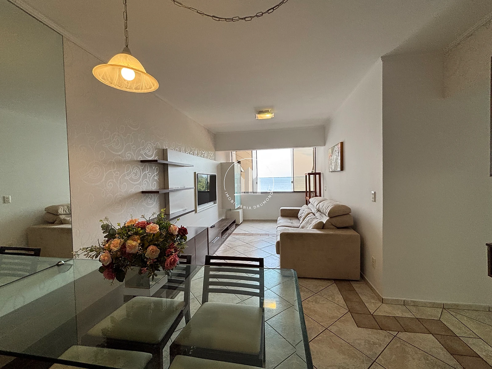Apartamento em Coqueiros, Florianópolis. 2 quartos, 6383m². Imagem 1 de 39