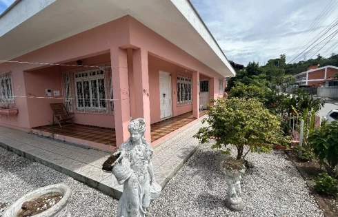 Casa em Ponta de Baixo, São José
