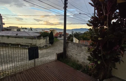 Casa em Ponta de Baixo, São José