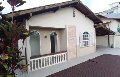 Casa em Ponta de Baixo, São José