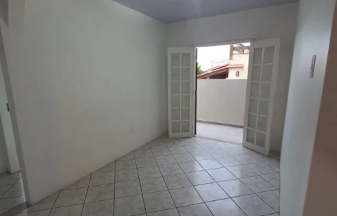 Casa em Ponta de Baixo, São José