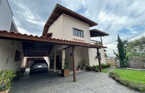 Casa em Carianos, Florianópolis