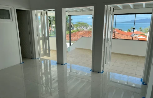 Casa em Ponta de Baixo, São José