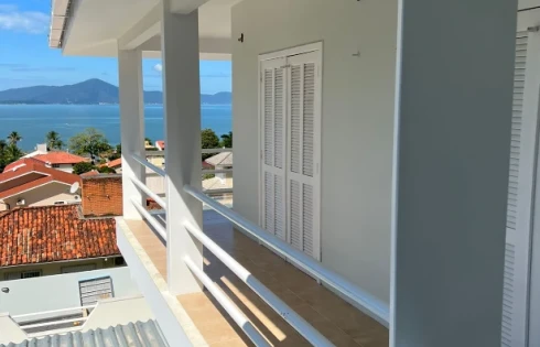 Casa em Ponta de Baixo, São José