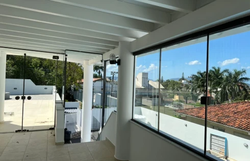 Casa em Ponta de Baixo, São José