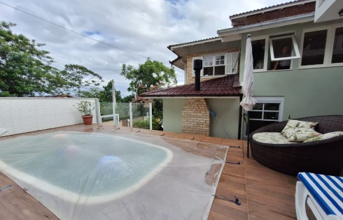 Casa em Ponta de Baixo, São José