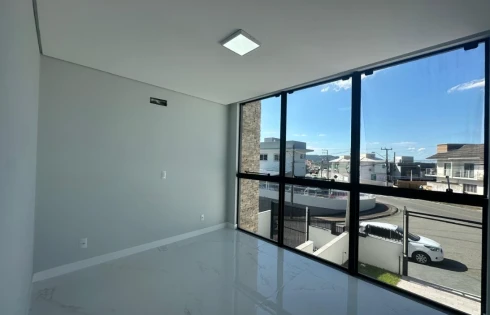 Sobrado geminado em Forquilhas, São José
