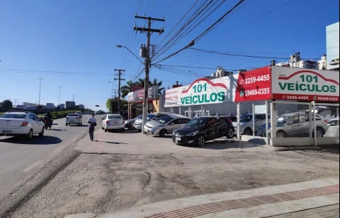 Loja térrea em Kobrasol, São José