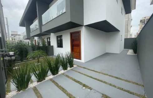 Sobrado geminado em Pagani, Palhoça