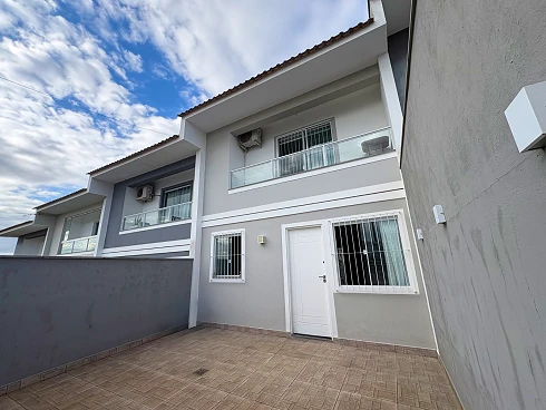 Sobrado geminado em Forquilhas, São José