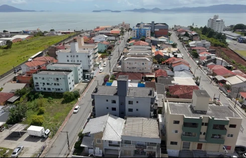 Prédio em Serraria, São José