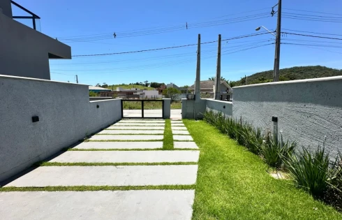 Sobrado geminado em Forquilhas, São José